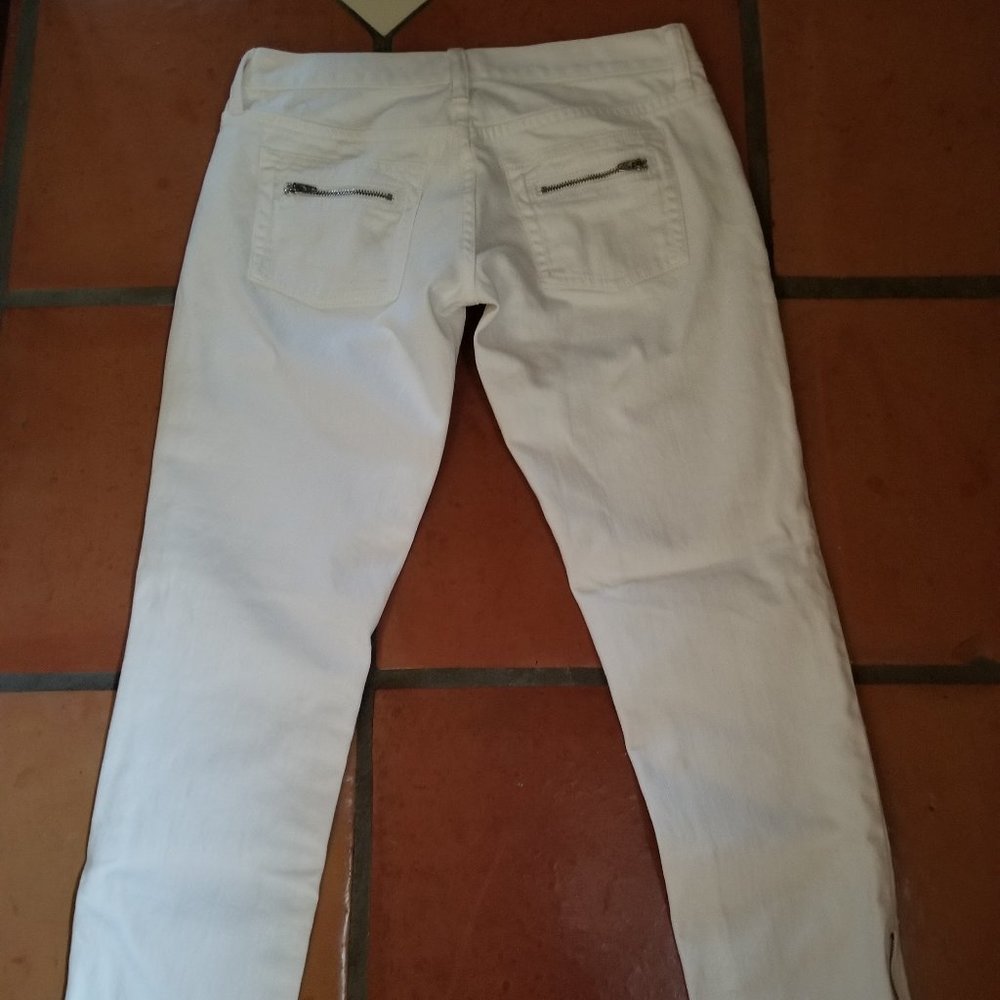 Victoria's Secret London Jean White Capri with Zippers